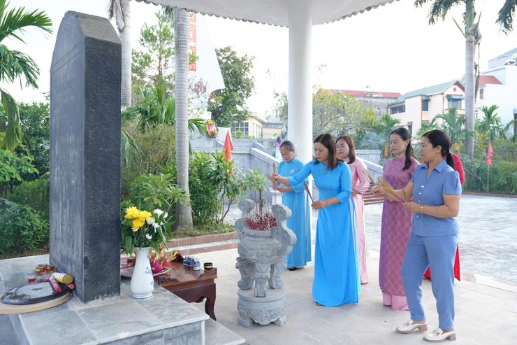 CÔNG ĐOÀN XÃ THANH OAI DÂNG HƯƠNG TƯỞNG NIỆM CÁC ANH HÙNG LIỆT SĨ TRƯỚC THỀM ĐẠI HỘI CÔNG ĐOÀN LẦN THỨ I, NHIỆM KỲ 2025–2030- Ảnh 5.