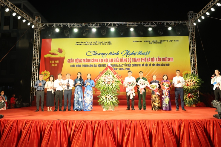 CHƯƠNG TRÌNH NGHỆ THUẬT CHÀO MỪNG THÀNH CÔNG ĐẠI HỘI ĐẢNG BỘ THÀNH PHỐ HÀ NỘI LẦN THỨ XVIII- Ảnh 2.