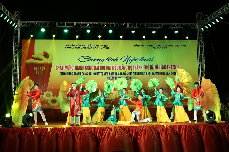 CHƯƠNG TRÌNH NGHỆ THUẬT CHÀO MỪNG THÀNH CÔNG ĐẠI HỘI ĐẢNG BỘ THÀNH PHỐ HÀ NỘI LẦN THỨ XVIII- Ảnh 6.
