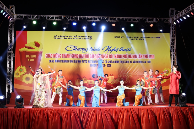 CHƯƠNG TRÌNH NGHỆ THUẬT CHÀO MỪNG THÀNH CÔNG ĐẠI HỘI ĐẢNG BỘ THÀNH PHỐ HÀ NỘI LẦN THỨ XVIII- Ảnh 8.