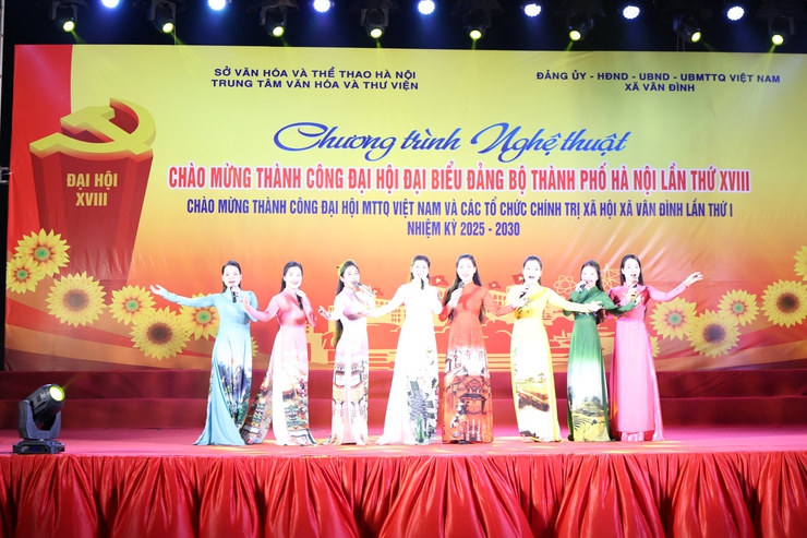 CHƯƠNG TRÌNH NGHỆ THUẬT CHÀO MỪNG THÀNH CÔNG ĐẠI HỘI ĐẢNG BỘ THÀNH PHỐ HÀ NỘI LẦN THỨ XVIII- Ảnh 9.