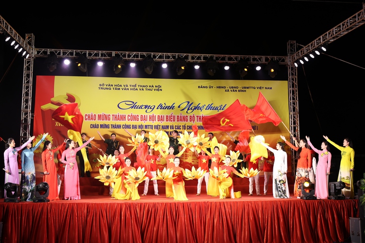 CHƯƠNG TRÌNH NGHỆ THUẬT CHÀO MỪNG THÀNH CÔNG ĐẠI HỘI ĐẢNG BỘ THÀNH PHỐ HÀ NỘI LẦN THỨ XVIII- Ảnh 5.