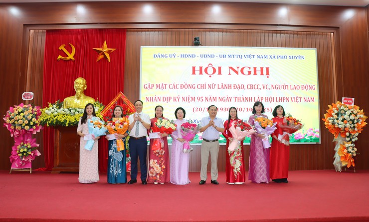 Hội nghị gặp mặt các đồng chí nữ lãnh đạo, CBCC, VC, người lao động nhân dịp kỷ niệm 95 năm ngày thành lập Hội LHPN Việt Nam- Ảnh 6.
