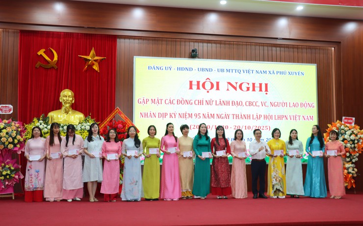 Hội nghị gặp mặt các đồng chí nữ lãnh đạo, CBCC, VC, người lao động nhân dịp kỷ niệm 95 năm ngày thành lập Hội LHPN Việt Nam- Ảnh 8.