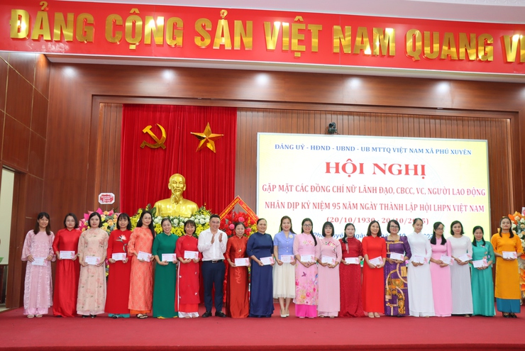Hội nghị gặp mặt các đồng chí nữ lãnh đạo, CBCC, VC, người lao động nhân dịp kỷ niệm 95 năm ngày thành lập Hội LHPN Việt Nam- Ảnh 10.