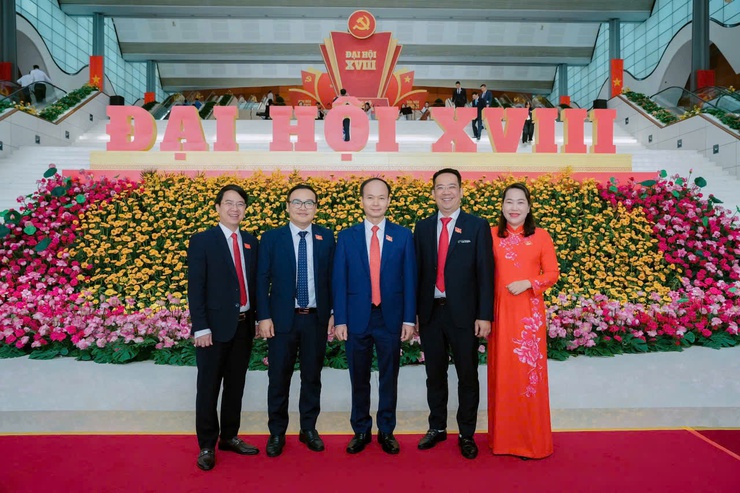 Đại hội đại biểu Đảng bộ TP Hà Nội lần thứ XVIII thành công tốt đẹp, thống nhất cao mục tiêu phát triển Thủ đô giai đoạn 2025–2030- Ảnh 4.