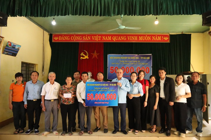 Hội Doanh nghiệp xã Suối Hai hướng về bà con vùng lũ tỉnh Thái Nguyên- Ảnh 2.