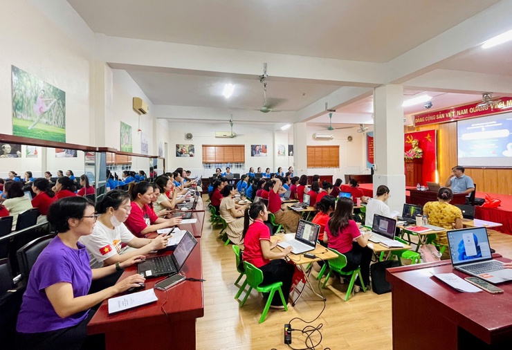 TRƯỜNG MẦM NON ĐỊNH CÔNG TỔ CHỨC TẬP HUẤN BỒI DƯỠNG KỸ NĂNG ỨNG DỤNG TRÍ TUỆ NHÂN TẠO AI TRONG CÔNG TÁC CHĂM SÓC GIÁO DỤC TRẺ NĂM HỌC 2025 - 2026- Ảnh 3.