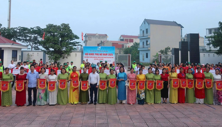 Phát huy truyền thống 95 năm xây dựng và phát triển của Hội Phụ nữ Việt Nam; Phụ nữ xã Xuân Mai quyết tâm xây dựng đội ngũ cán bộ Hội chuyên nghiệp, đáp ứng yêu cầu kỷ nguyên số- Ảnh 4.