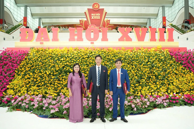 Khai mạc Đại hội đại biểu Đảng bộ thành phố Hà Nội lần thứ XVIII, nhiệm kỳ 2025-2030 - Ảnh 2.