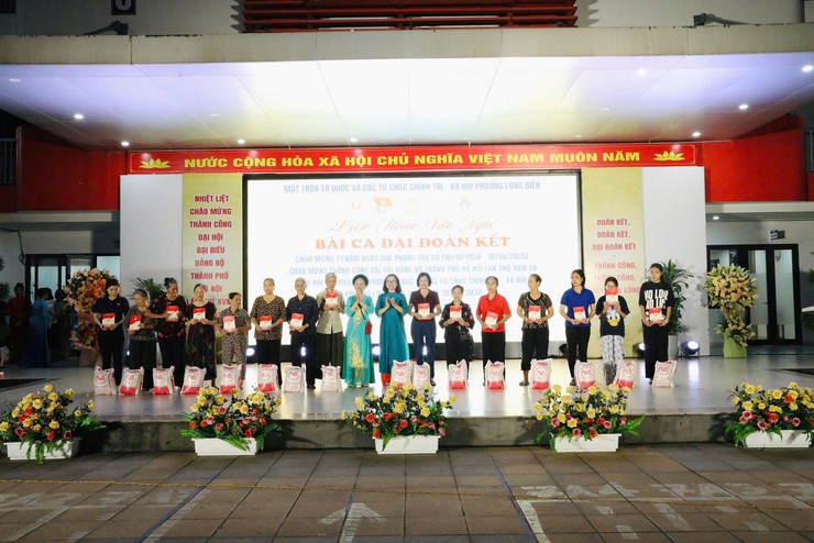 Liên hoan văn nghệ chào mừng thành công Đại hội đại biểu Đảng bộ Thành phố Hà Nội lần thứ XVIII- Ảnh 5.