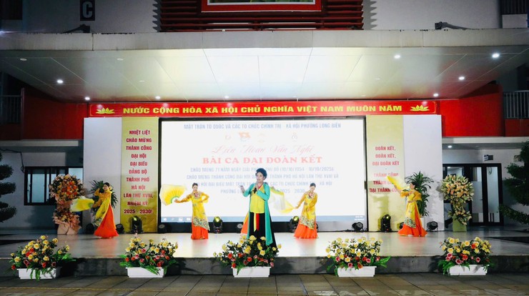 Liên hoan văn nghệ chào mừng thành công Đại hội đại biểu Đảng bộ Thành phố Hà Nội lần thứ XVIII- Ảnh 6.