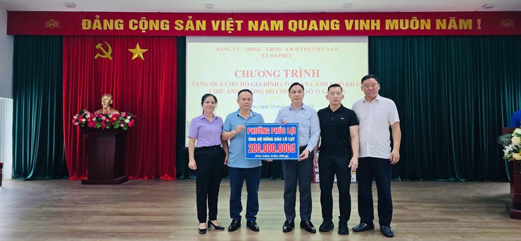 Ủy ban MTTQ Việt Nam phường Phúc Lợi kịp thời thăm hỏi, hỗ trợ Nhân dân chịu ảnh hưởng mưa lũ năm 2025- Ảnh 3.
