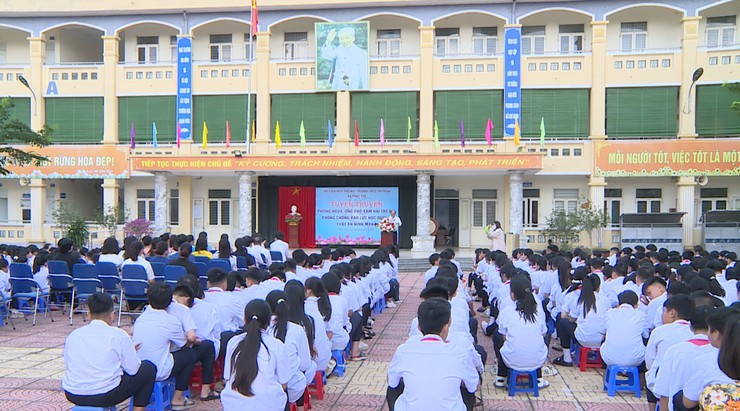 HỘI LHPN XÃ PHÚC THỌ TUYÊN TRUYỀN PHÒNG CHỐNG XÂM HẠI TRẺ EM VÀ BẠO LỰC HỌC ĐƯỜNG CHO HỌC SINH TRƯỜNG THCS THỊ TRẤN PHÚC THỌ- Ảnh 3.