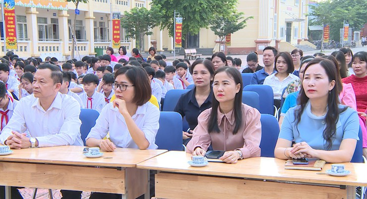 HỘI LHPN XÃ PHÚC THỌ TUYÊN TRUYỀN PHÒNG CHỐNG XÂM HẠI TRẺ EM VÀ BẠO LỰC HỌC ĐƯỜNG CHO HỌC SINH TRƯỜNG THCS THỊ TRẤN PHÚC THỌ- Ảnh 2.