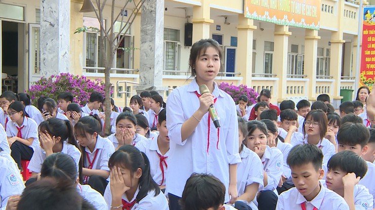 HỘI LHPN XÃ PHÚC THỌ TUYÊN TRUYỀN PHÒNG CHỐNG XÂM HẠI TRẺ EM VÀ BẠO LỰC HỌC ĐƯỜNG CHO HỌC SINH TRƯỜNG THCS THỊ TRẤN PHÚC THỌ- Ảnh 4.