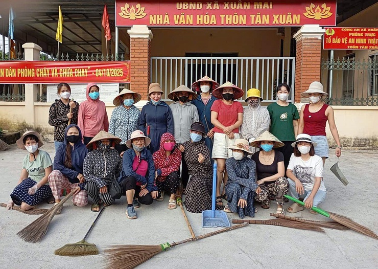 Xã Xuân mai ra quân tổng vệ sinh môi trường phòng, chống dịch sốt xuất huyết đợt 3- Ảnh 1.