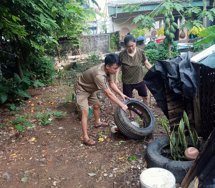 Xã Xuân mai ra quân tổng vệ sinh môi trường phòng, chống dịch sốt xuất huyết đợt 3- Ảnh 4.