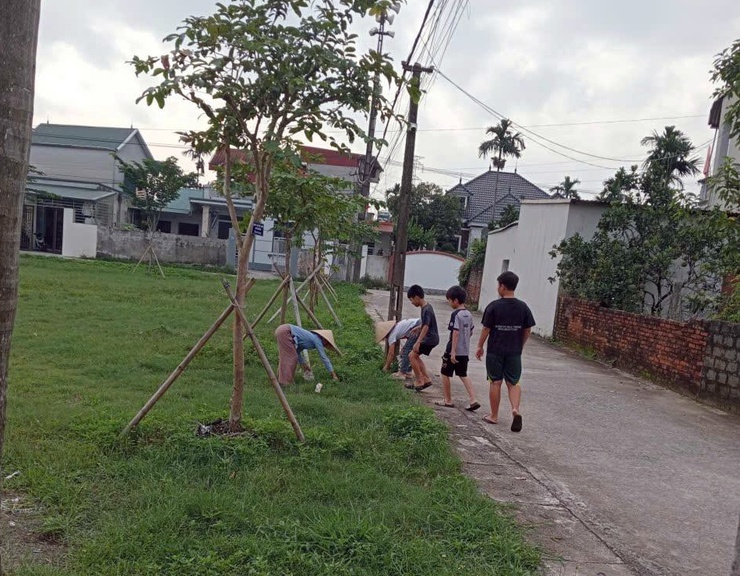 Xã Xuân mai ra quân tổng vệ sinh môi trường phòng, chống dịch sốt xuất huyết đợt 3- Ảnh 2.