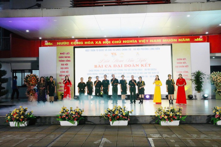 Liên hoan văn nghệ chào mừng thành công Đại hội đại biểu Đảng bộ Thành phố Hà Nội lần thứ XVIII- Ảnh 9.