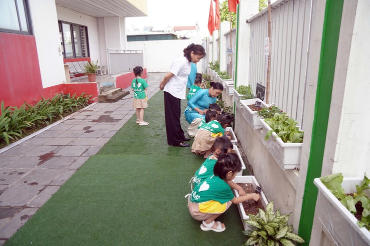Trường Mầm non Cự Khối: “Mái trường xanh - Từ bàn tay bé nhỏ”- Ảnh 3.