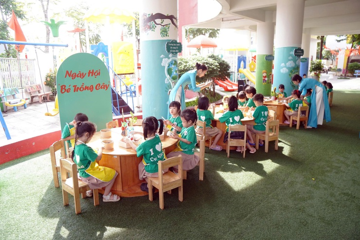 Trường Mầm non Cự Khối: “Mái trường xanh - Từ bàn tay bé nhỏ”- Ảnh 2.