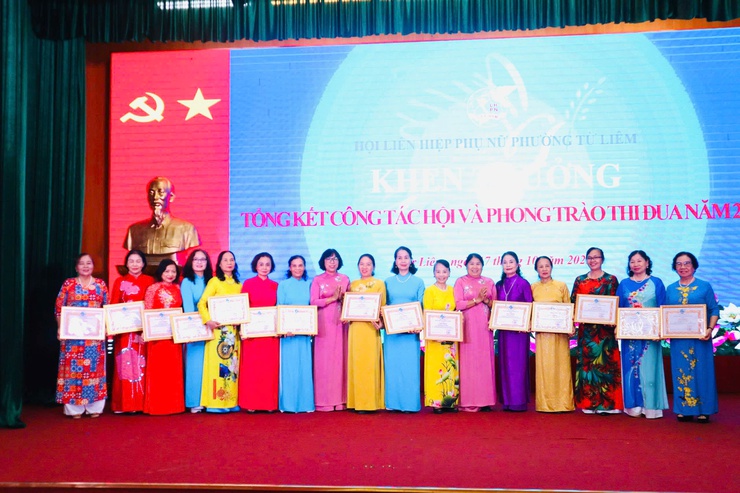 Hội LHPN phường Từ Liêm gặp mặt kỷ niệm 95 năm thành lập Hội LHPN và Ngày phụ nữ Việt Nam 20/10; Tổng kết công tác Hội năm 2025- Ảnh 6.