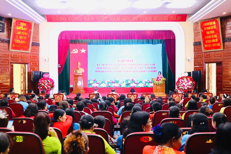 Hội LHPN phường Từ Liêm gặp mặt kỷ niệm 95 năm thành lập Hội LHPN và Ngày phụ nữ Việt Nam 20/10; Tổng kết công tác Hội năm 2025- Ảnh 1.