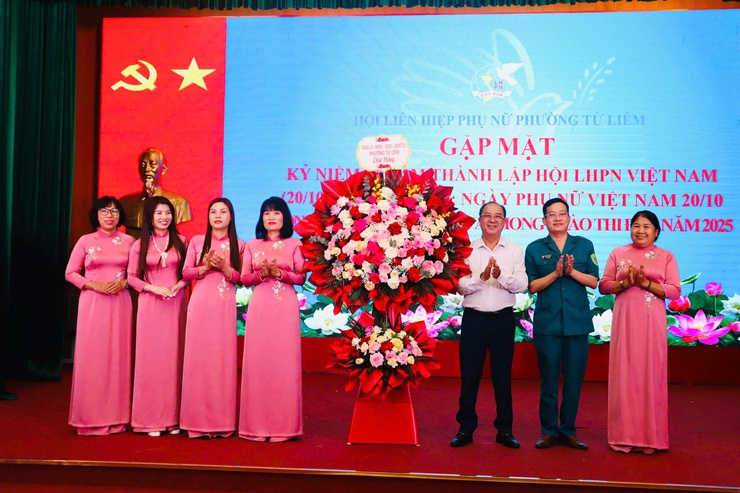 Hội LHPN phường Từ Liêm gặp mặt kỷ niệm 95 năm thành lập Hội LHPN và Ngày phụ nữ Việt Nam 20/10; Tổng kết công tác Hội năm 2025- Ảnh 3.