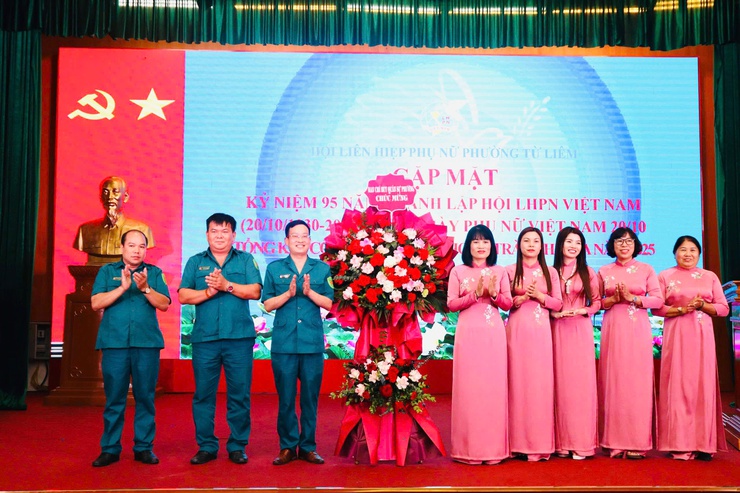 Hội LHPN phường Từ Liêm gặp mặt kỷ niệm 95 năm thành lập Hội LHPN và Ngày phụ nữ Việt Nam 20/10; Tổng kết công tác Hội năm 2025- Ảnh 4.