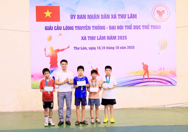 XÃ THƯ LÂM TỔ CHỨC THÀNH CÔNG GIẢI CẦU LÔNG TRUYỀN THỐNG – ĐẠI HỘI TDTT NĂM 2025- Ảnh 9.