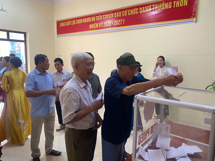 Cuộc bầu cử Trưởng thôn nhiệm kỳ 2025 - 2027 tại 8 thôn trên địa bàn xã Thiên Lộc diễn ra thành công tốt đẹp- Ảnh 20.