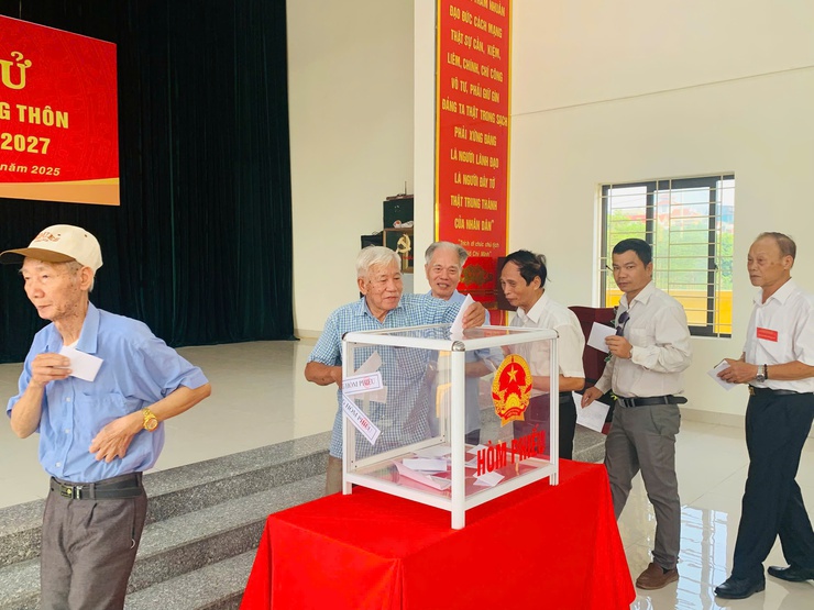 Cuộc bầu cử Trưởng thôn nhiệm kỳ 2025 - 2027 tại 8 thôn trên địa bàn xã Thiên Lộc diễn ra thành công tốt đẹp- Ảnh 4.