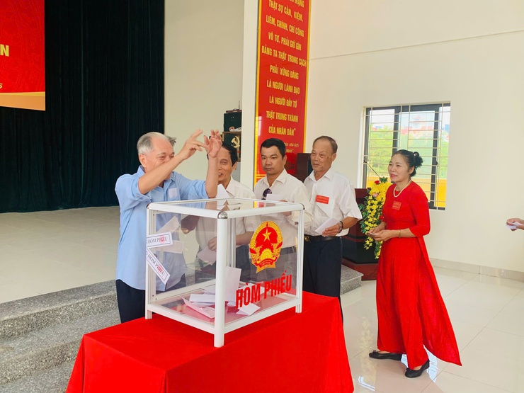 Cuộc bầu cử Trưởng thôn nhiệm kỳ 2025 - 2027 tại 8 thôn trên địa bàn xã Thiên Lộc diễn ra thành công tốt đẹp- Ảnh 5.