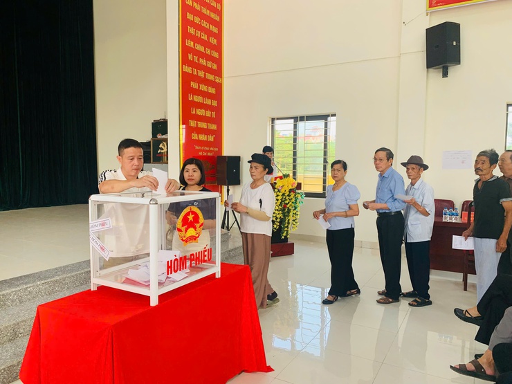 Cuộc bầu cử Trưởng thôn nhiệm kỳ 2025 - 2027 tại 8 thôn trên địa bàn xã Thiên Lộc diễn ra thành công tốt đẹp- Ảnh 7.