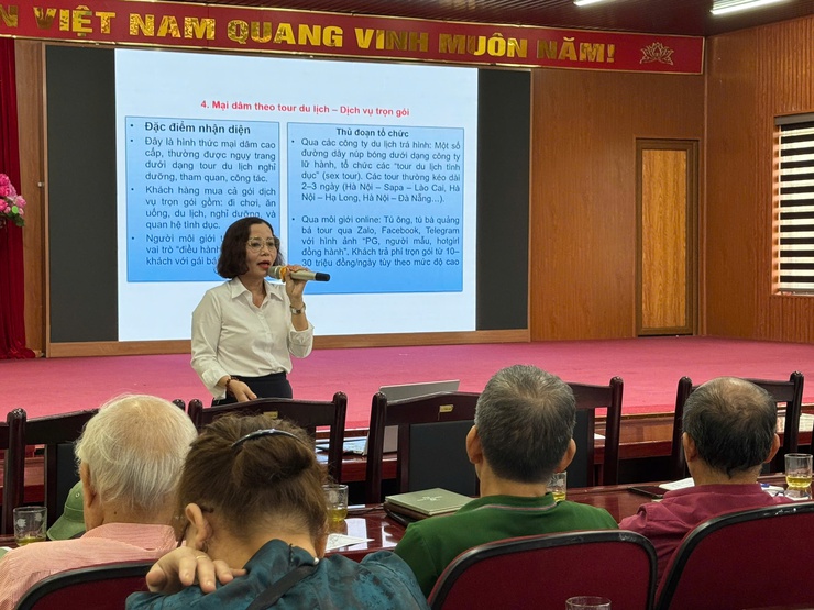 Ban chỉ đạo phong trào "Toàn dân đoàn kết xây dựng phường Định Công tổ chức hội nhgị triển khai Kế hoạch tổ chức bình xét danh hiệu "Gia đình văn hóa" "Tổ dân phố văn hóa năm 2025"- Ảnh 2.