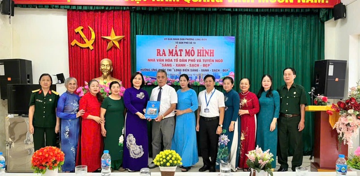 Hiệu quả từ mô hình “Sáng – xanh – sạch – đẹp” tại tổ dân phố số 10 phường Long Biên- Ảnh 1.
