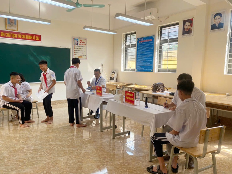 Trường Trung học cơ sở Thanh Bình tổ chức khám sức khỏe cho học sinh- Ảnh 6.