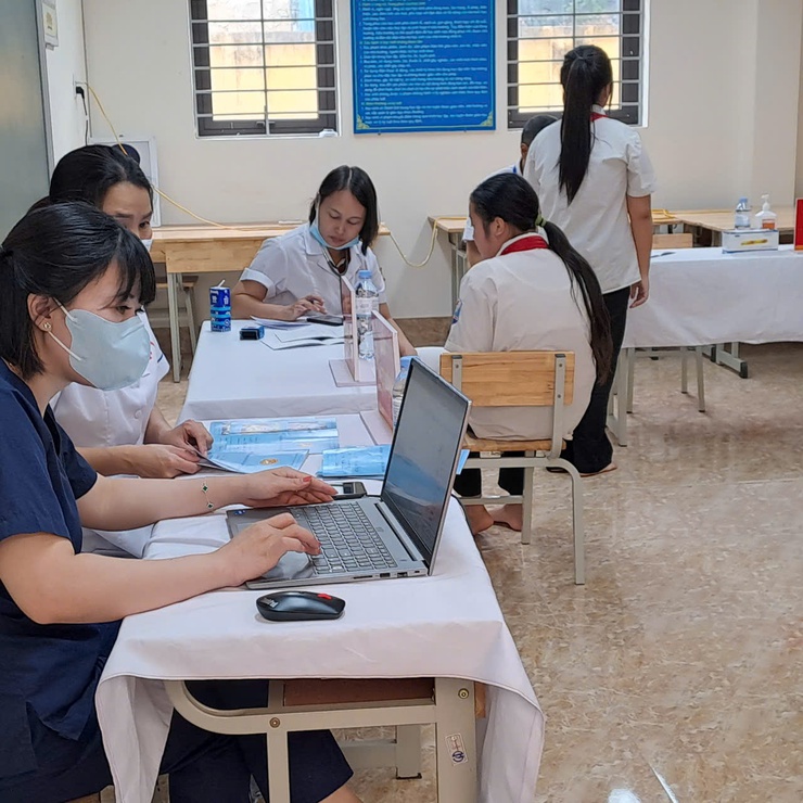 Trường Trung học cơ sở Thanh Bình tổ chức khám sức khỏe cho học sinh- Ảnh 5.