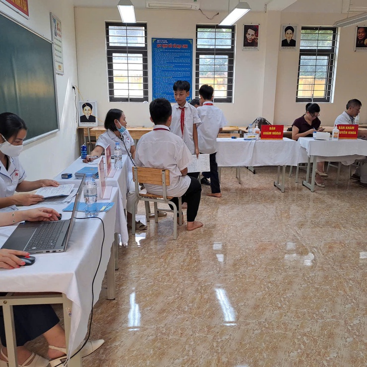 Trường Trung học cơ sở Thanh Bình tổ chức khám sức khỏe cho học sinh- Ảnh 3.