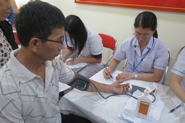 Phường Bạch Mai tổ chức khám, chăm sóc sức khỏe cho 1.300 người cao tuổi nhân dịp kỷ niệm Ngày Quốc tế Người cao tuổi (01/10) năm 2025- Ảnh 3.