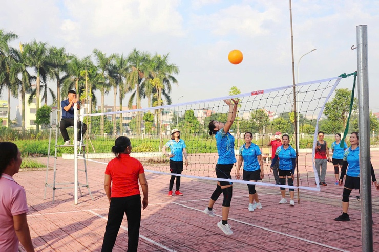 Hơn 100 vận động viên tham gia giải bóng chuyền hơi Đại hội Thể dục Thể thao xã Thuận An lần thứ I, năm 2025- Ảnh 2.
