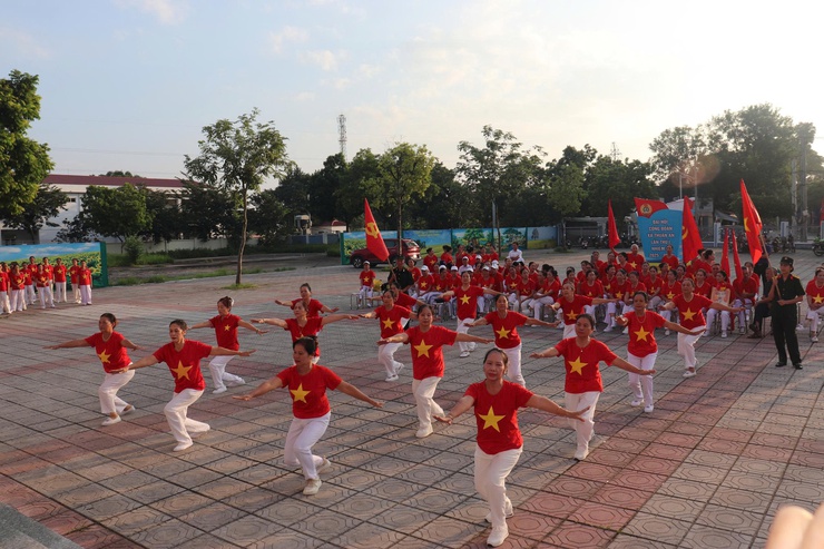 Ấn tượng nội dung thi đồng diễn thể dục dưỡng sinh- Ảnh 8.