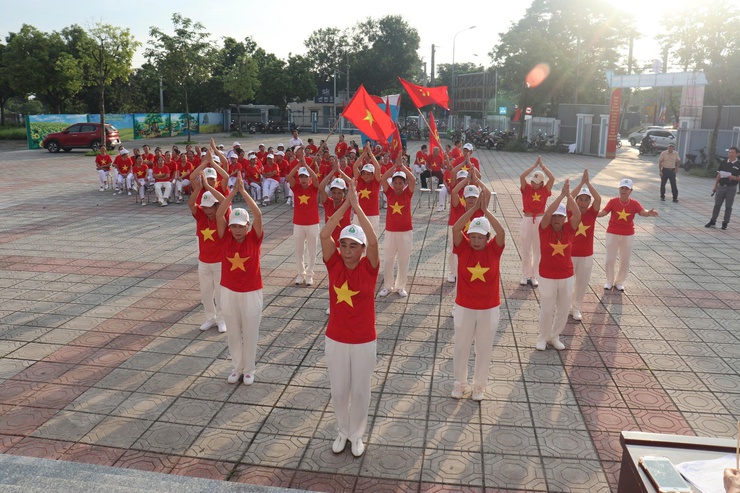 Ấn tượng nội dung thi đồng diễn thể dục dưỡng sinh- Ảnh 7.