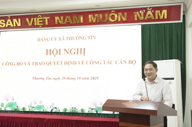 Đảng ủy xã Thường Tín công bố và trao Quyết định về công tác cán bộ- Ảnh 2.