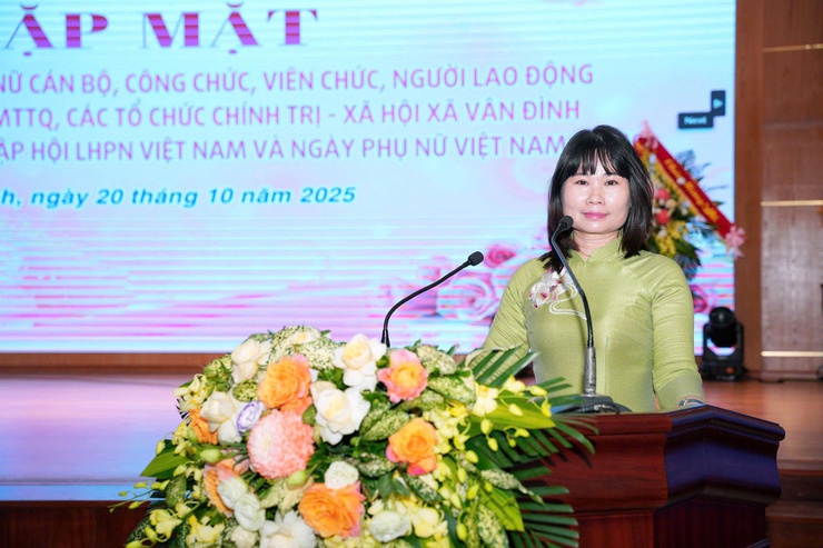 Gặp mặt nữ cán bộ, công chức, viên chức, người lao động nhân kỷ niệm 95 năm Ngày thành lập Hội Liên hiệp Phụ nữ Việt Nam và Ngày Phụ nữ Việt Nam 20/10- Ảnh 4.