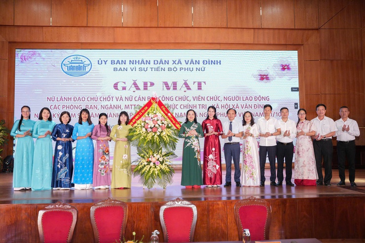 Gặp mặt nữ cán bộ, công chức, viên chức, người lao động nhân kỷ niệm 95 năm Ngày thành lập Hội Liên hiệp Phụ nữ Việt Nam và Ngày Phụ nữ Việt Nam 20/10- Ảnh 1.