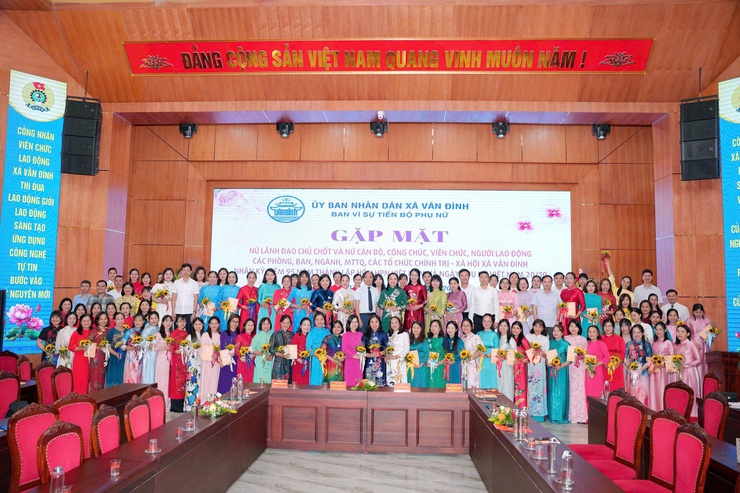 Gặp mặt nữ cán bộ, công chức, viên chức, người lao động nhân kỷ niệm 95 năm Ngày thành lập Hội Liên hiệp Phụ nữ Việt Nam và Ngày Phụ nữ Việt Nam 20/10- Ảnh 6.