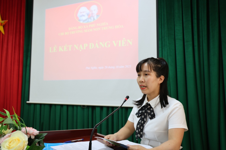Chi bộ Trường Mầm non Trung Hòa tổ chức Lễ kết nạp
 Đảng viên mới
- Ảnh 3.
