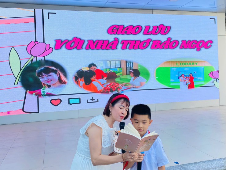 TRƯỜNG TIỂU HỌC TRẦN PHÚ&nbsp;CHÀO MỪNG NGÀY PHỤ NỮ VIỆT NAM 20/10 TRI ÂN CÁC BÀ, CÁC MẸ, CÁC CÔ CỦA HỌC SINH, GIAO LƯU VỚI NHÀ THƠ BẢO NGỌC- Ảnh 6.